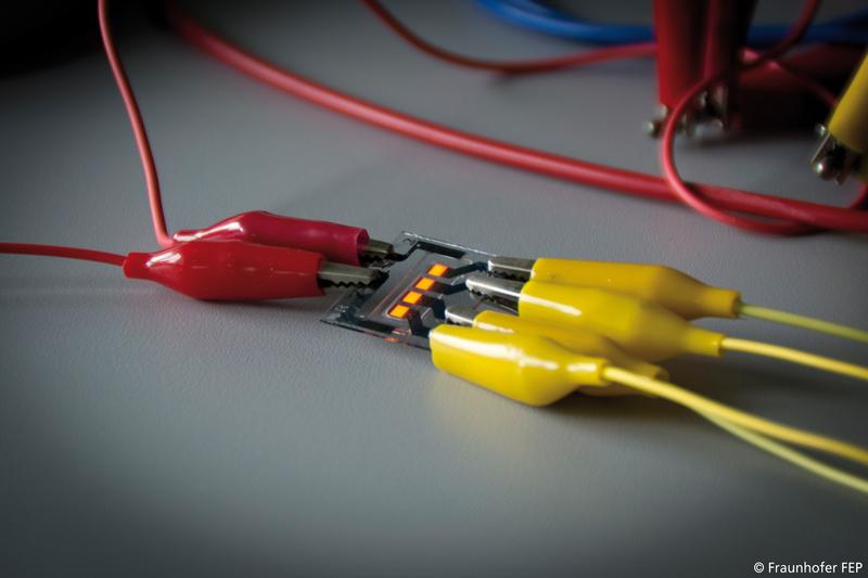 Organische LED mit Graphen von Graphenea als Elektrode