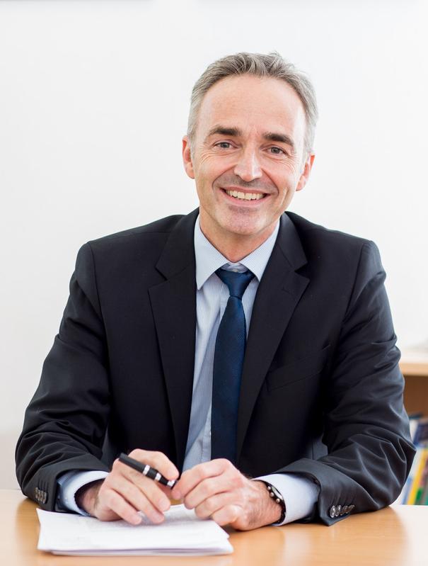 Portrait Prof. Dr. Toni Cathomen