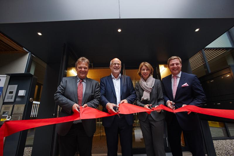 Feierliche Eröffnung (von links) Mag. Gilbert Isep (Gesellschafter), Mag. Hans Schönegger, High Tech Campus Villach, Landeshauptmann-Stv. Dr. Gaby Schaunig, Villachs Bürgermeister Günther Albel.