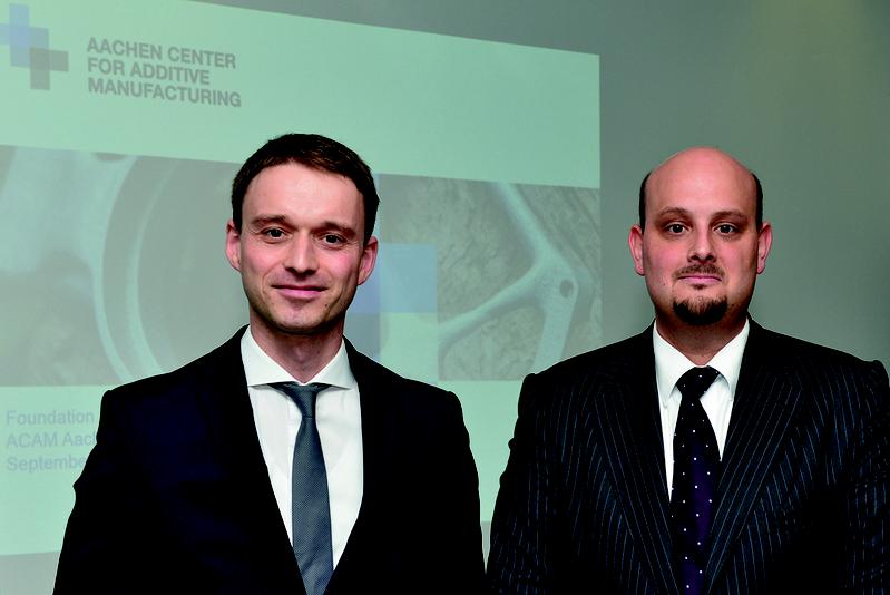 The managing directors Dr. Johannes Witzel (left) und Dr. Kristian Arntz (right) are proud of the new ACAM Aachen Center for Additive Manufacturing.