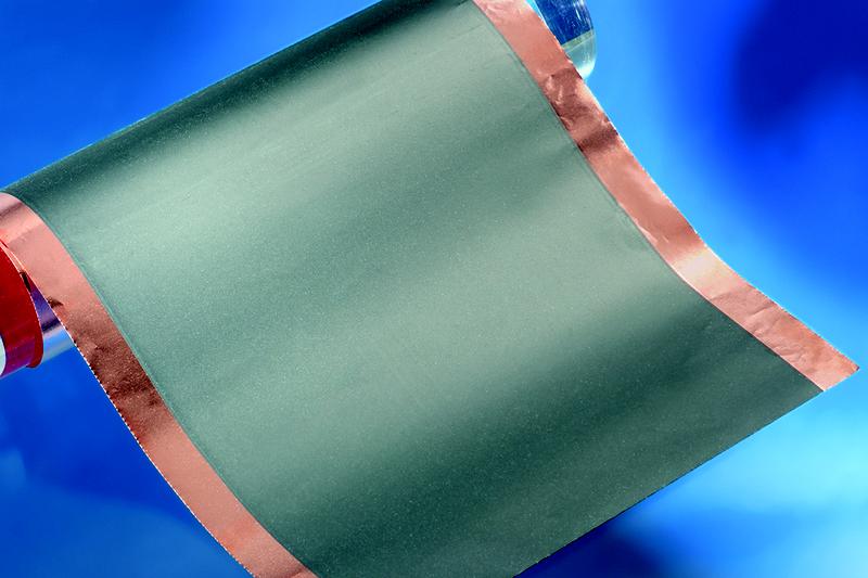 Scientists of the Fraunhofer Institutes IKTS and ILT have halved the energy consumption during drying of the layers applied with a wet-chemical process thanks to a laser-based inline drying module.