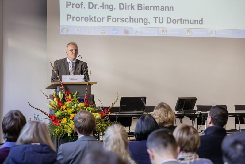 Gab einen Ausblick auf berufliche Perspektiven für Doktoranden: Prof. Dirk Biermann, Prorektor Forschung der TU Dortmund.