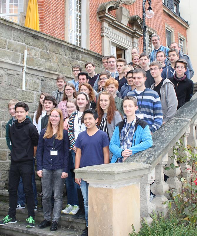 Teilnehmerinnen und Teilnehmer der Fraunhofer-Talent-School 2015 am Fraunhofer-Institutszentrum Schloss Birlinghoven.
