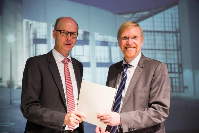 Prof. Dr. Dirk Sauerland (l.) mit Prof. Dr. Thomas Mayer