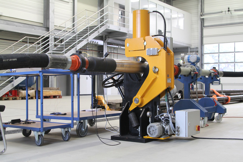 In der sogenannten Flow Loop werden in waagerechter Bohrführung experimentelle Untersuchungen bzw. Messungen an Modulen neu entwickelter Untertage-Bohrsysteme durchgeführt. Foto: Koppe