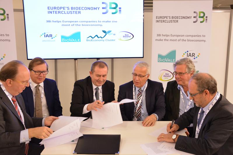 The leaders of the four partnerclusters at the signing ceremony on EFIB Forum