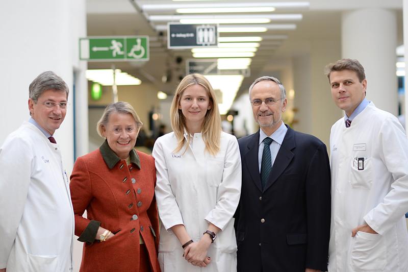 v.l.: Prof. Helmut Baumgartner (UKM), Karla Völlm (Vorstand EMAH Stiftung), Stipendiatin Margarita Brida, Prof. Günter Breithardt (Vorstand EMAH Stiftung) und Prof. Gerhard-Paul Diller (UKM)