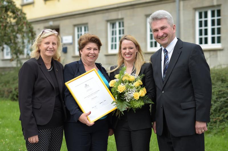V.l.n.r.: Ramona Stephani (Präsidentin Zonta Club Leipzig), Catherine Hess (Präsidentin Zonta Club Leipzig Elster), Melanie Diener (Preisträgerin), Prof. Dr. Andreas Pinkwart (Rektor der HHL).