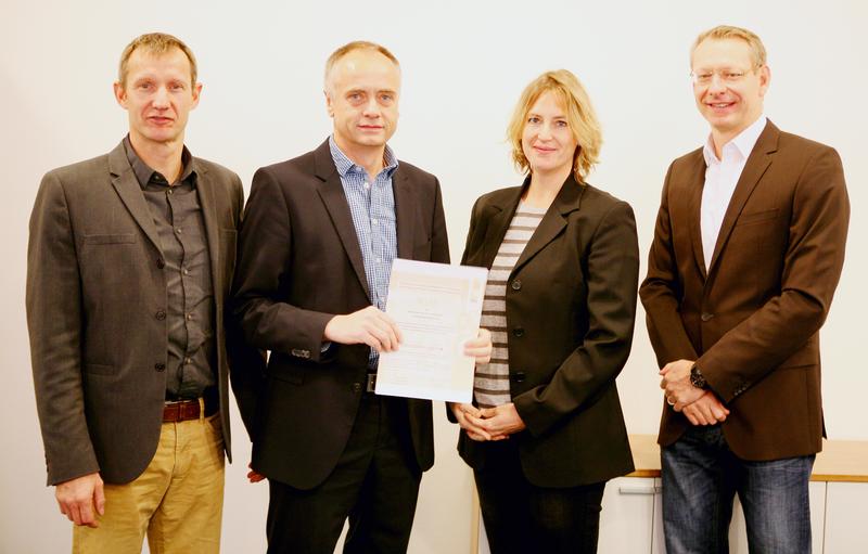 v.l.n.r.: Univ.-Prof. Dr. Jens Kleinert , Univ.-Prof. Dr. Heiko Strüder, Ines Bodemer, Univ.-Prof. Dr. Christoph Breuer