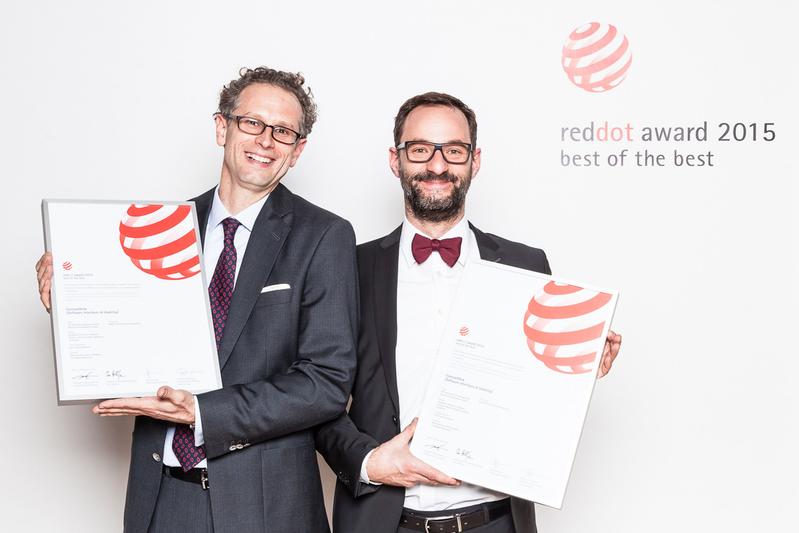 Auf der Red Dot Gala in Berlin nahmen die Kooperationspartner Dr. Jörg Bergner (links) und Prof. Thomas Hofmann die Preisurkunden entgegen. 