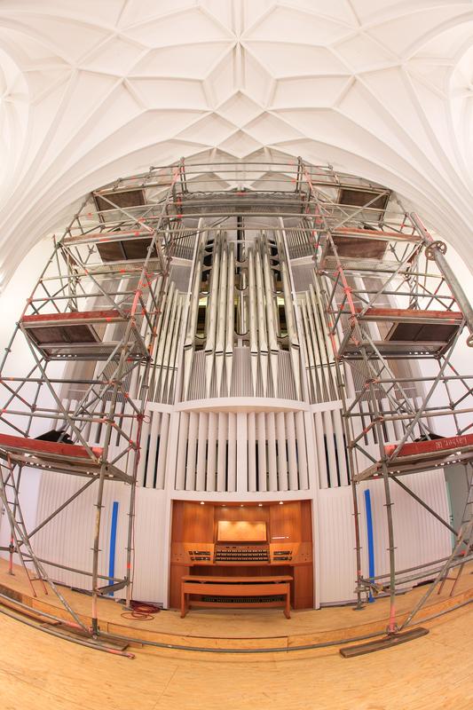Die große Orgel im Paulinum wird derzeit aufgebaut.