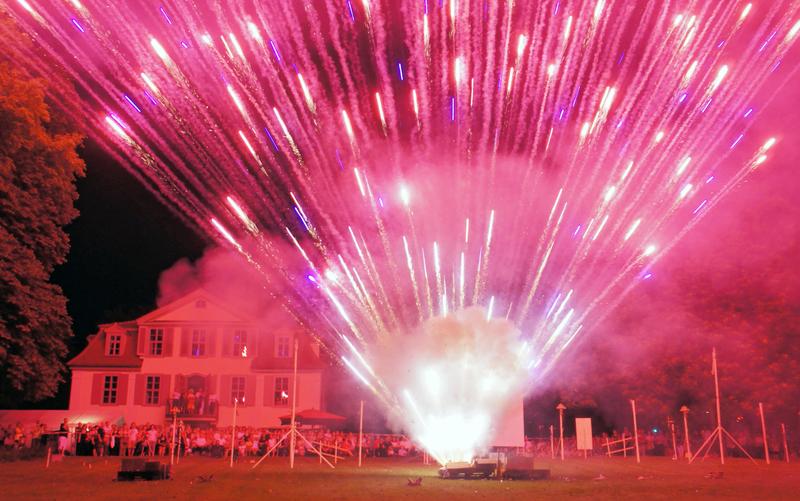 Feuerwerk beim Jenaer Universitätssommerfest 2012 – Mit solchen Spektakeln beschäftigt sich eine interdisziplinäre Tagung in Jena und Weimar.
