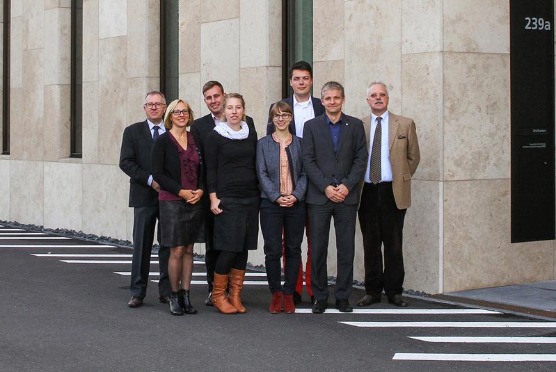 Kickoff, v.l.n.r.: M. Kramer, EMB; H. Thomsen, LSN; Dr. M. Brandenburger, EMB; Dr. I. Schneemann, LSN; Dr. T. Sturmheit, EMB; A. Dörich, FHL; Dr. H. Habeck, LSN; Prof. R. Granow, oncampus