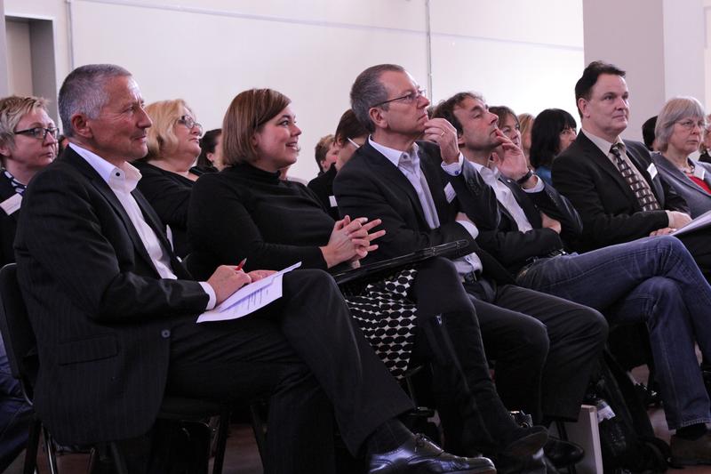 Dr. Michael Wunder, Wissenschaftssenatorin Katharina Fegebank, Prof. Dr. Hanns-Stephan Haas, Prof. Dr. Georg Marckmann, Prof. Dr. Peter François, Mathilde Hackmann (v.l.).