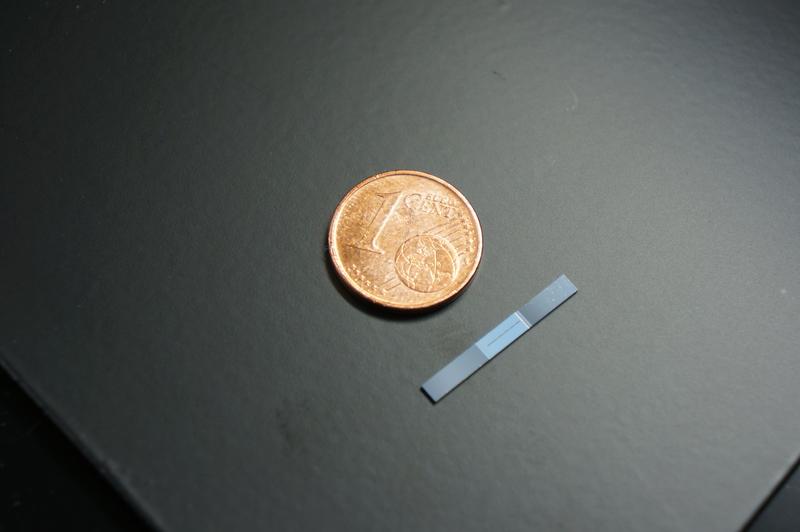 Not much larger than a one cent coin: the accelerator on a chip. With this new technology, particle accelerators – which are currently several kilometres long – could fit in a shoe box in the future.