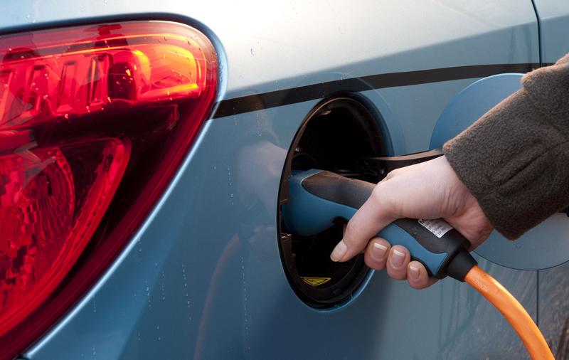 Werden Elektro-PKW intelligent in das Energiesystem integriert, können sie auch einen wichtigen Beitrag zur Energiewende leisten.