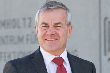Prof. Rolf Hartmann, Leiter der Abteilung „Wirkstoffdesign und Optimierung“ am Helmholtz-Institut für Pharmazeutische Forschung Saarland (HIPS) in Saarbrücken