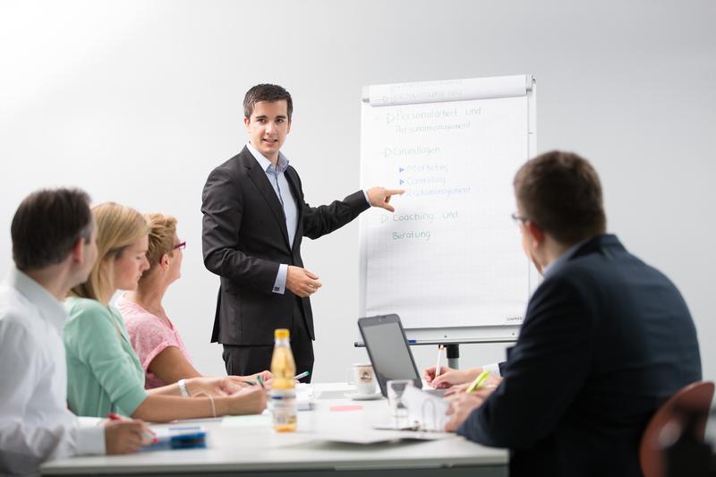 Das Institut für wissenschaftliche Weiterbildung und Personalentwicklung der SRH Hochschule Heidelberg bietet Qualifizierungen in Form von Seminaren bis zu Studiengängen, z. B. im Management-Bereich.