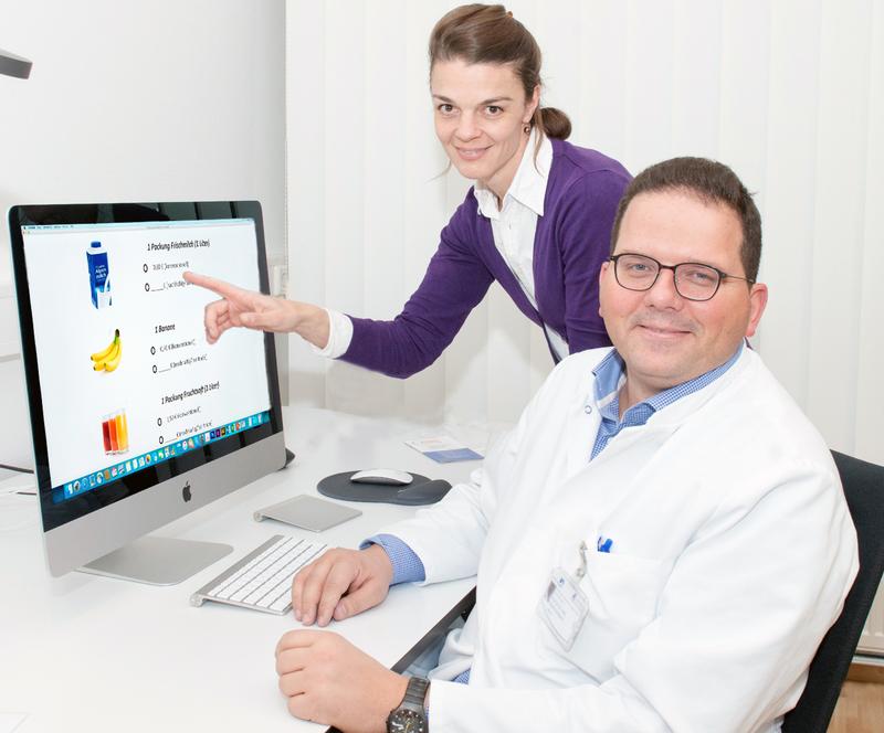 Prof. Dr. Dr. med. René Hurlemann und Nina Marsh von der Medizinischen Psychologie des Uniklinikums Bonn untersuchen den Einfluss des Bindungshormons Oxytocin auf die Produktwahl von Konsumenten. 