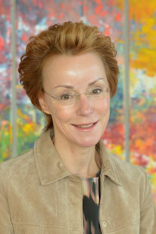 Michaela Röber wird mit dem Innovationspreis ausgezeichnet.