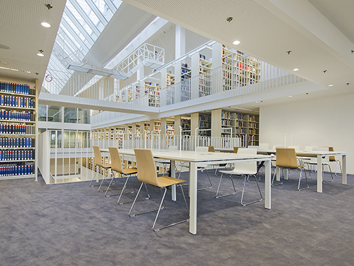 Arbeitsplätze in der neuen Bibliothek - Foto mit höhere Auflösung kann zur Verfügung gestellt werden.