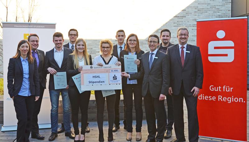 Stipendienübergabe der Sparkasse Lippstadt auf dem Campus der HSHL.