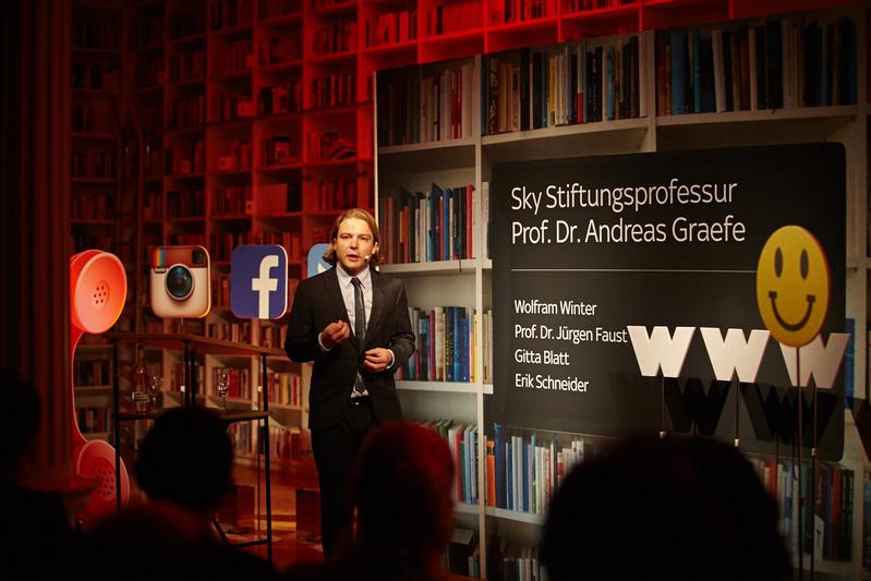 Dr. Andreas Graefe von der Hochschule Macromedia beim Vortrag am 15.12.15 in München anlässlich seiner Berufung auf die Sky Stiftungsprofessur CRM.