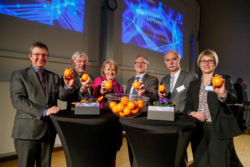 Pflegen Kostbare Netzwerke (v.l.): Prof. Dr. Wilhelm Schwick, Prof. Dr. Uwe Großmann, Dr. Bettina Horster, Prof. Dr. Dirk Biermann, Joachim Beyer und Prof. Dr. Andrea Kienle