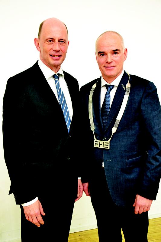 Minister Wolfgang Tiefensee mit Rektor Prof. Dr.-Ing. Volker Zerbe während der feierlichen Amtseinführung.