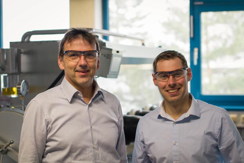 Prof. Dr.-Ing. Hans Hasse und Juniorprof. Dr.-Ing. Jakob Burger. Foto: Lehrstuhl für Thermodynamik, TU Kaiserslautern.