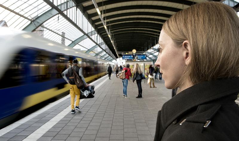 An Bahnhöfen sind Lautsprecherdurchsagen oft schwer zu verstehen – zum Beispiel durch einfahrende Züge.
