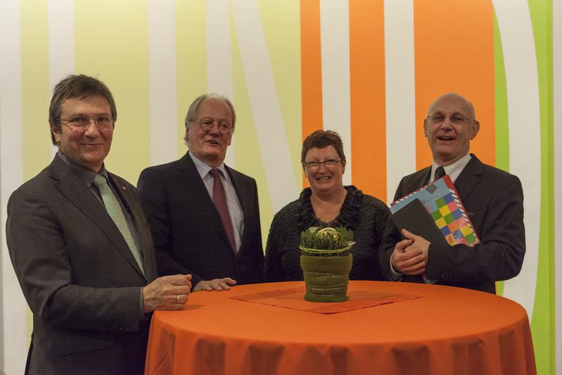 Bei der Verabschiedung am 2. Februar (v.r.): Kanzler Rolf Pohlhausen, Hochschulratsvorsitzende Angela Feuerstein, Dr. Dietmar Möhler (MIWF) und Rektor Prof. Dr. Wilhelm Schwick.  