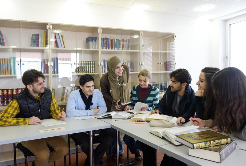 Bildunterschrift: Die Islamische Theologie wird an der Universität Osnabrück weiter vom Bund gefördert. 