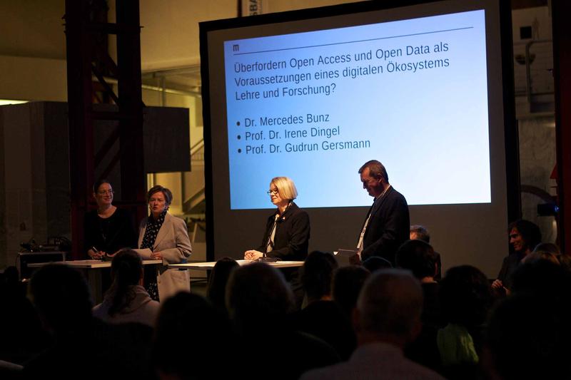 Die Referenten Mercedes Bunz, Gudrun Gersmann, Irene Dingel, Kai- Christian Bruhn (v.l.n.r.)