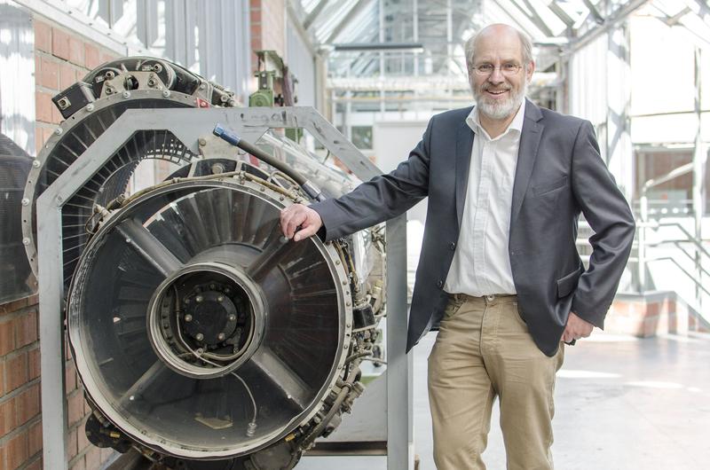 Prof. Dr. Thomas Carolus.