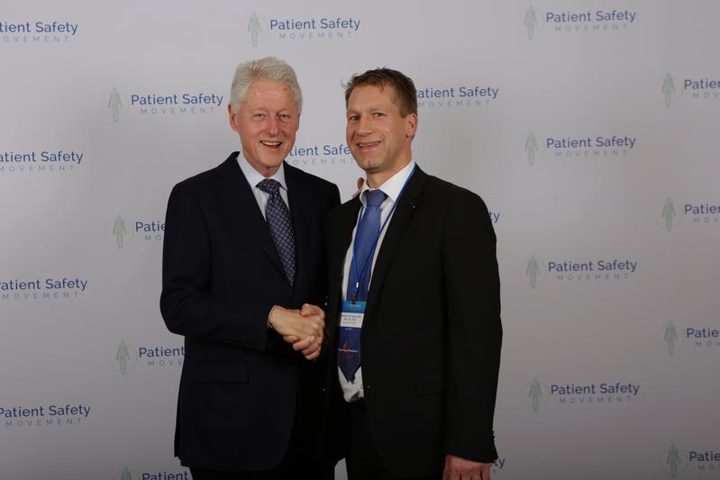 Prof. Kai Zacharowski with former US-president Bill Clinton.