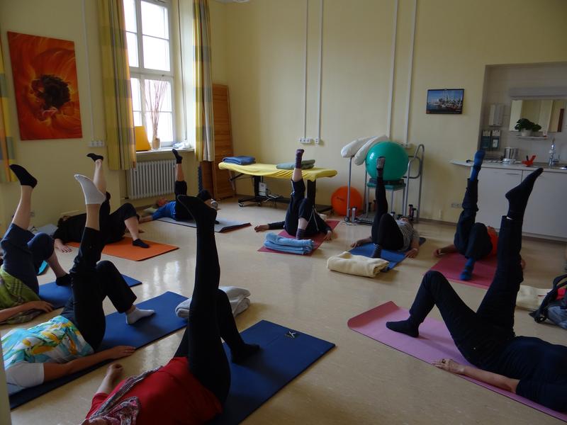 Jetzt wissenschaftlich untermauert: Medizinisches Yoga mindert bei Krebskranken Symptome wie Fatique, Stress und Angst.