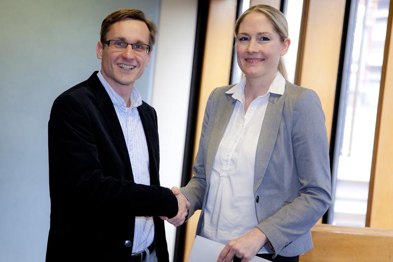  Privatdozent Dr. Matthias Christgen, PhD, und Maike Holz, Stiftungsmanagerin der Claudia von Schilling Stiftung.