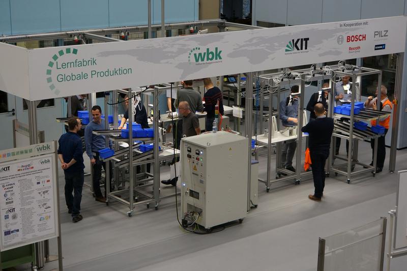 Die Kursteilnehmer müssen selbstständig eine laufende Produktion in einem globalen Netzwerk planen und umsetzen 