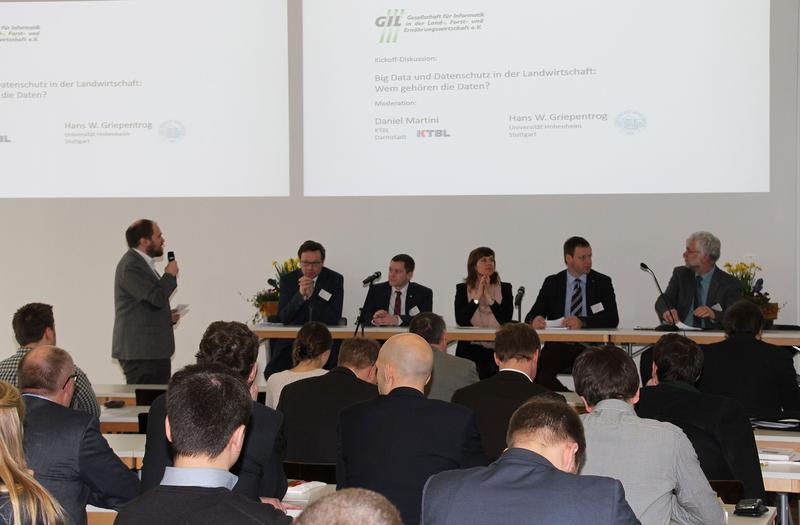 Zu Beginn der 36. GIL-Tagung an der Hochschule Osnabrück widmeten sich die Teilnehmer dem hoch aktuellen Thema „Big Data und Datenschutz in der Landwirtschaft: Wem gehören die Daten?“.