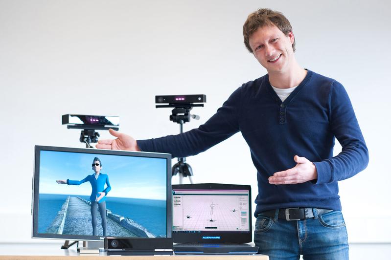 Medieninformatiker Michael Rietzler demonstriert das „FusionKit“, bestehend aus einer speziell entwickelten Software und mehreren Kinect-Kameras