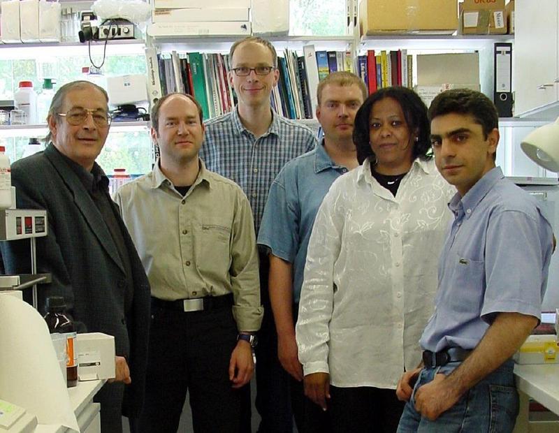 Die Autoren der Nature-Arbeit (von links): Klaus Weber, Jens Harborth, Thomas Tuschl, Winfried Lendeckel, Sayda M. Elbashir, und Abdullah Yalcin. (Foto: P. Goldmann)