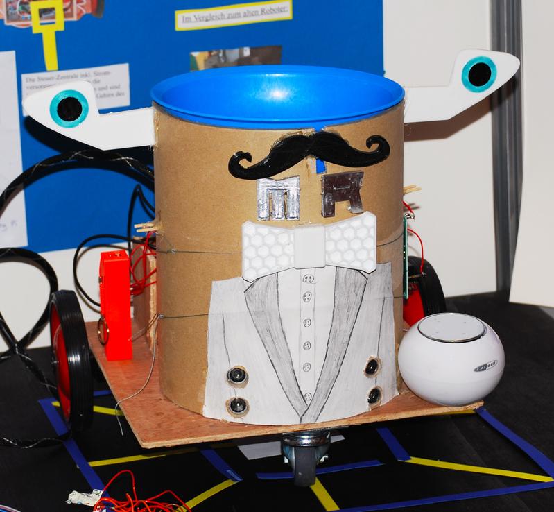 Der Müllroboter 2.0 kommuniziert mit Menschen, um sie zum Müllentsorgen zu bewegen
