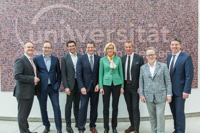 Die ZNU-Leitung und der ZNU-Beirat (v.l.n.r): Dr. Axel Kölle, Bernd Biehl, Michael Durach , Dr. Michael Raß, Martina Sandrock, Hans-Günter Trockels, Philip Dean Kruk-De la Cruz, Dr. Christian Geßner