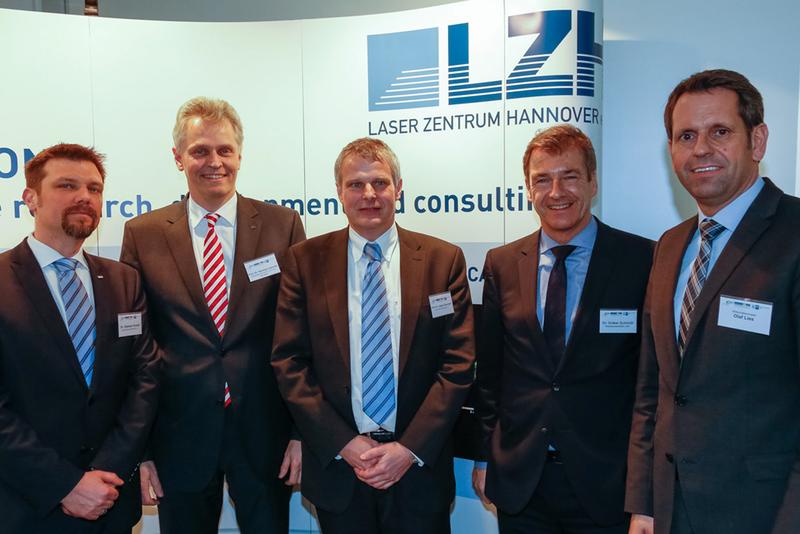  Gastgeber und Vortragende der Veranstaltung: Dr. Dietmar Kracht, Prof. Karsten Lemmer, Prof. Ludger Overmeyer, Dr. Volker Schmidt, Wirtschaftsminister Olaf Lies (v.l.n.r.).
