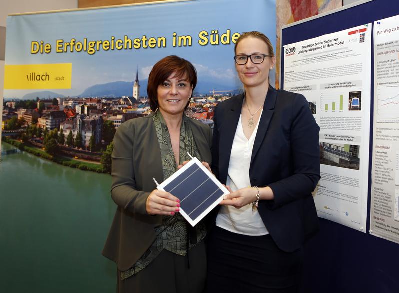 Vizebürgermeisterin Petra Oberrauner und Christina Hirschl vom CTR 