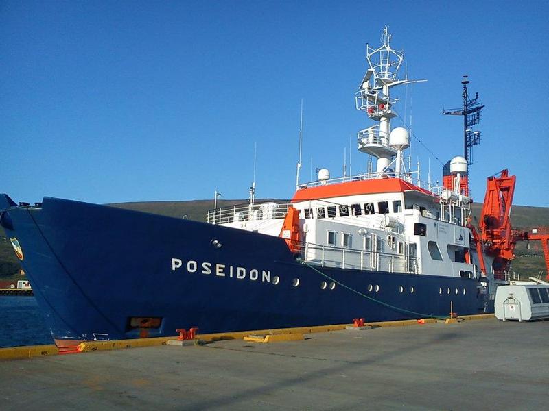 FS POSEIDON im Hafen von Akureyri, Island
