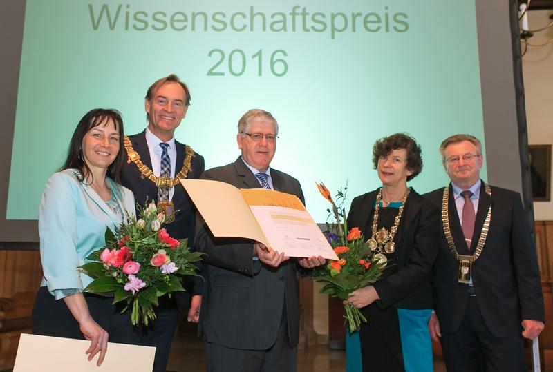 v.l.: Prof. Dr. Annette G. Beck-Sickinger, Oberbürgermeister Burkhard Jung, Prof. Dr. Manfred Rudersdorf, Prof. Dr. Beate A. Schücking, Prof. Dr. Hans Wiesmeth