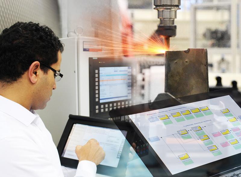 In der Fabrik der Zukunft arbeiten Mensch und Systeme Hand in Hand. 