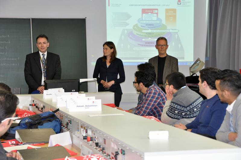 Zur Begrüßung: (v.l.) Schulleiter Jörn Krüger, FH Präsidentin Dr. Muriel Kim Helbig, Initiator Prof. Dr. Klaus-Peter Wolf-Regett, FH Lübeck